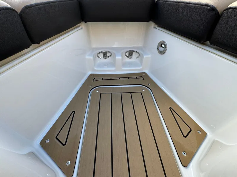 Slide: The Image of Sea Ray SLX 280 2020 - 37