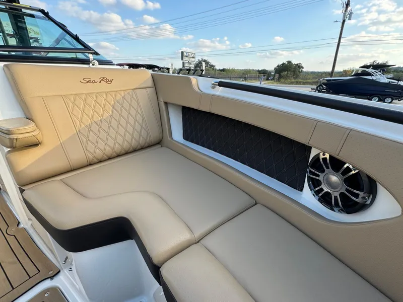 Slide: The Image of Sea Ray SLX 280 2020 - 38