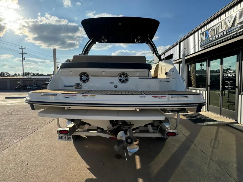 Slide: The Image of Sea Ray SLX 280 2020 - 4