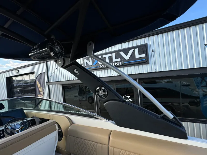 Slide: The Image of Sea Ray SLX 280 2020 - 41