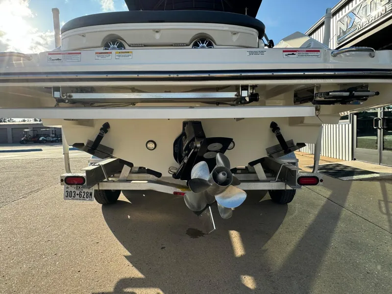 Slide: The Image of Sea Ray SLX 280 2020 - 5