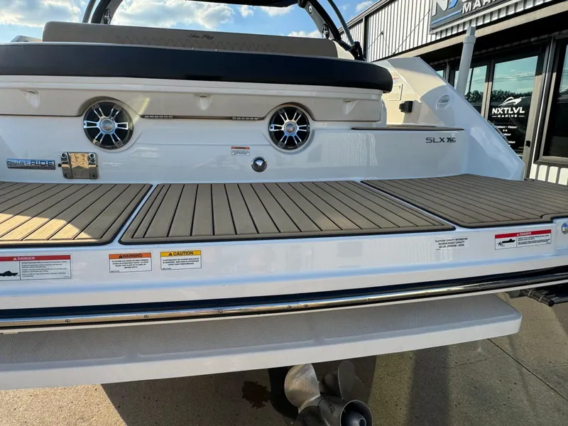 Slide: The Image of Sea Ray SLX 280 2020 - 7