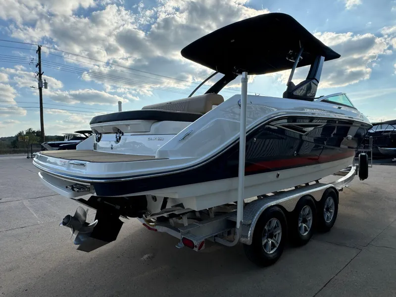 Slide: The Image of Sea Ray SLX 280 2020 - 9