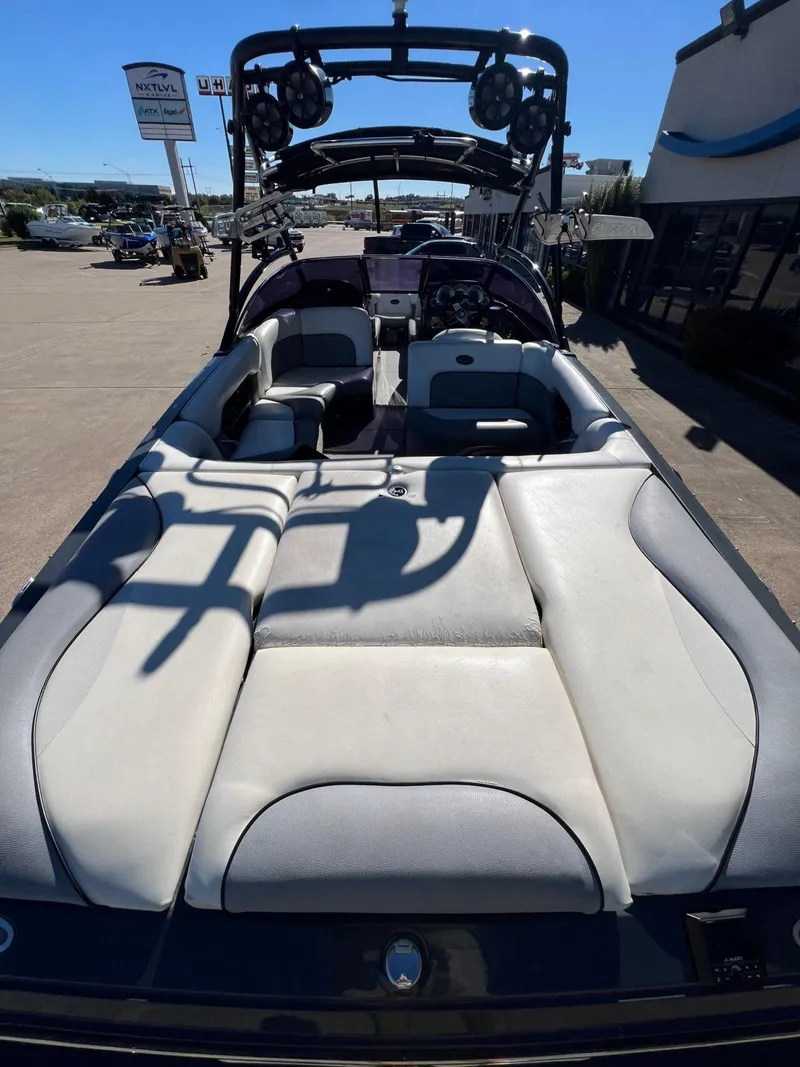 Slide: The Image of 2007 Supra 24SSV boat interior with spacious seating and modern design. - 6