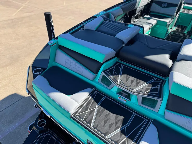 Slide: The Image of Tigé 23ZX Ultre' 2025 - 13