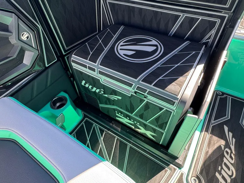 Slide: The Image of Tigé 23ZX Ultre' 2025 - 14