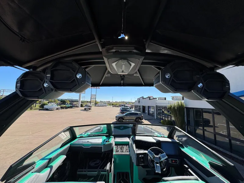 Slide: The Image of Tigé 23ZX Ultre' 2025 - 20