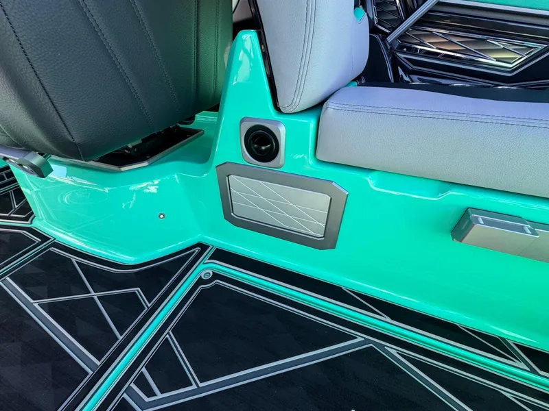 Slide: The Image of Tigé 23ZX Ultre' 2025 - 21