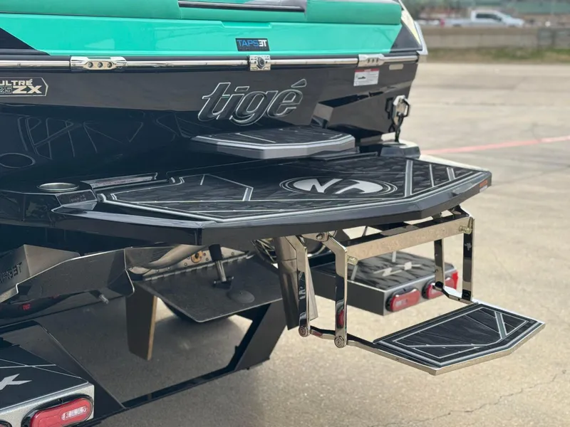 Slide: The Image of Tigé 23ZX Ultre' 2025 - 5