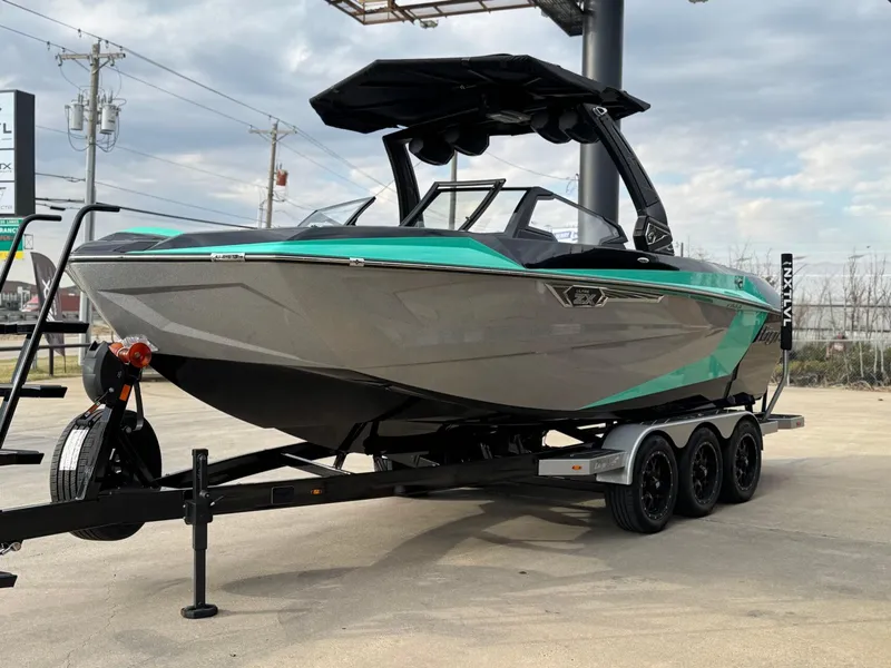 Slide: The Image of Tigé 23ZX Ultre' 2025 - 6