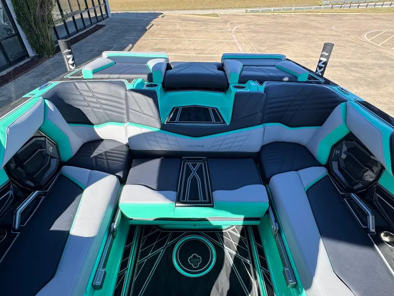 Slide: The Image of Tigé 23ZX Ultre' 2025 - 7