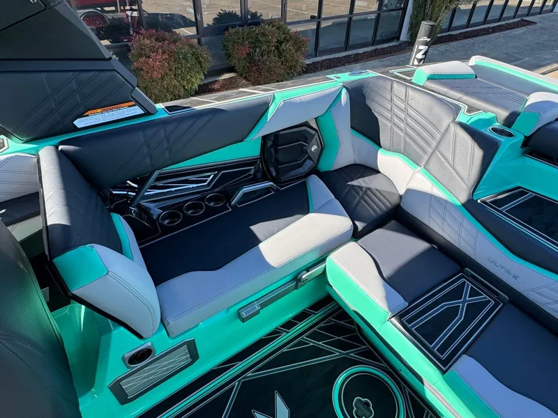 Slide: The Image of Tigé 23ZX Ultre' 2025 - 8