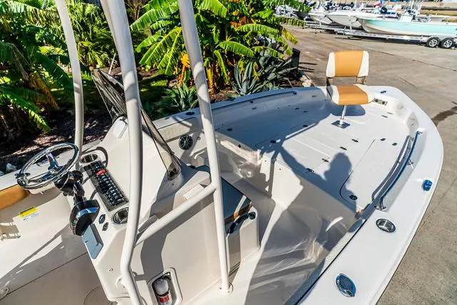 Slide: The Image of Sea Chaser 26 LX 2025 - 13