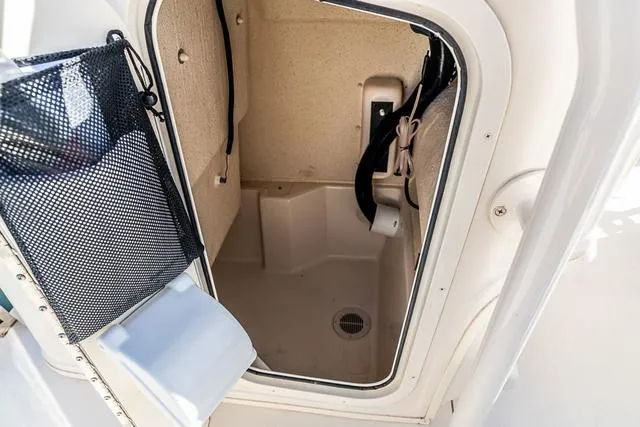 Slide: The Image of Sea Chaser 26 LX 2025 - 6