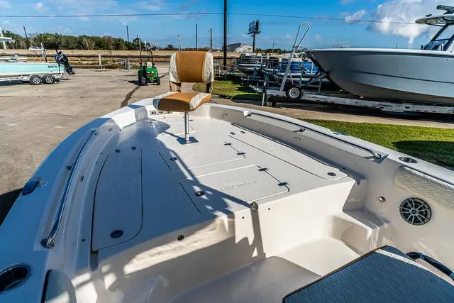 Slide: The Image of Sea Chaser 26 LX 2025 - 7