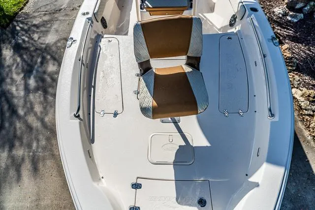 Slide: The Image of Sea Chaser 26 LX 2025 - 8