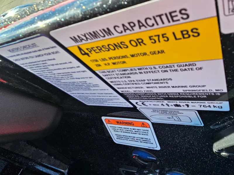 Slide: The Image of Capacity label on 2025 Nitro Z20 XL Pro boat, showing 4-person or 575 lbs limit. - 27