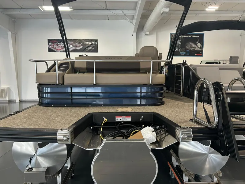 Slide: The Image of 2025 Bennington 22 SXSB pontoon boat interior with seating and deck view. - 4