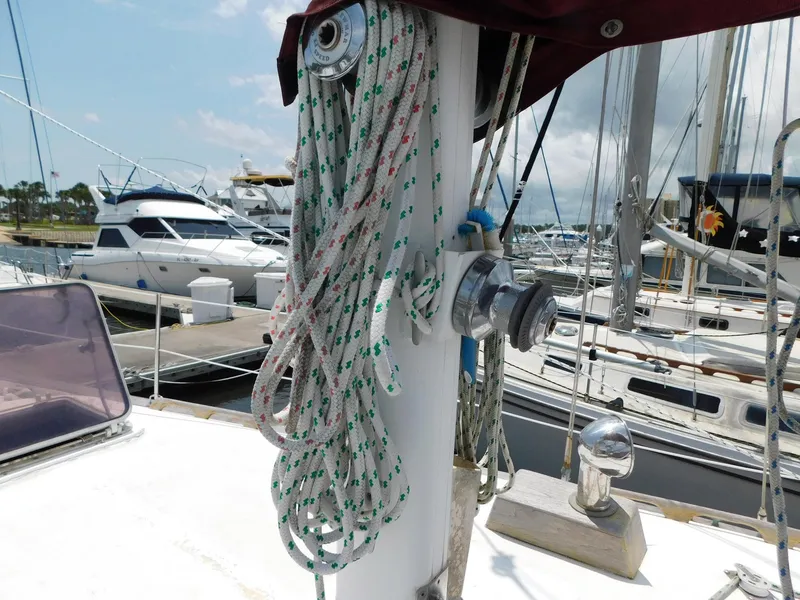 Slide: The Image of 1984 Endeavour 35.5 Sloop sailboat mast with ropes, docked in marina. - 26