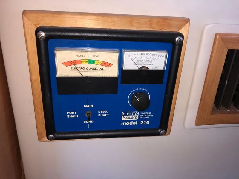 Slide: The Image of Electro-Guard model 210 panel on 2002 Bayliner 5288 PILOTHOUSE yacht. - 13