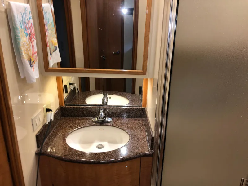 Slide: The Image of Luxurious bathroom vanity in 2002 Bayliner 5288 PILOTHOUSE yacht. - 33