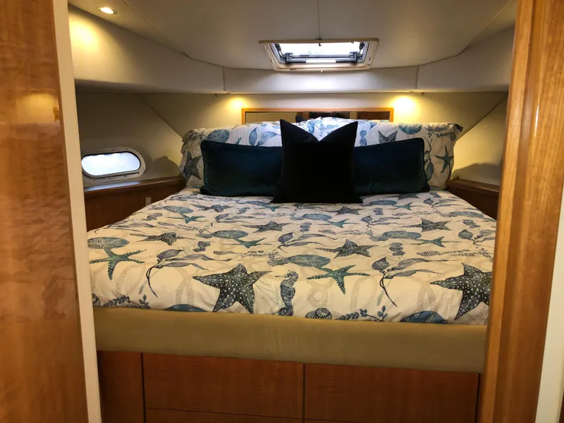 Slide: The Image of Luxurious bedroom in 2002 Bayliner 5288 PILOTHOUSE yacht with starfish-themed bedding. - 40