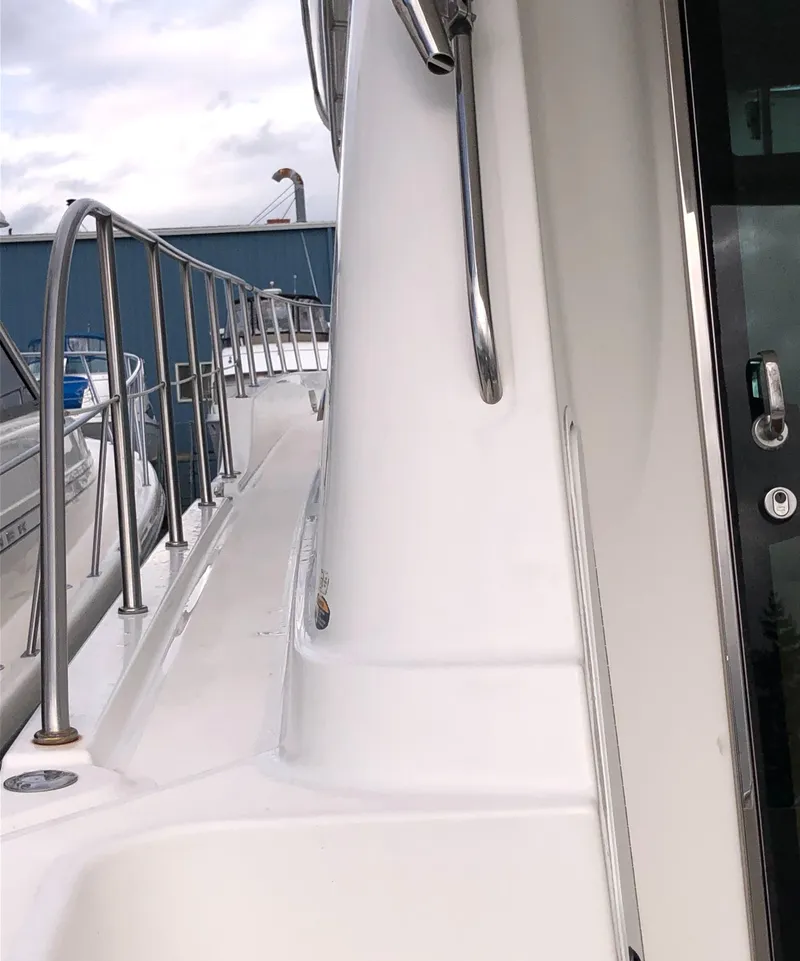 Slide: The Image of 2002 Bayliner 5288 PILOTHOUSE yacht deck with railing and door. - 6