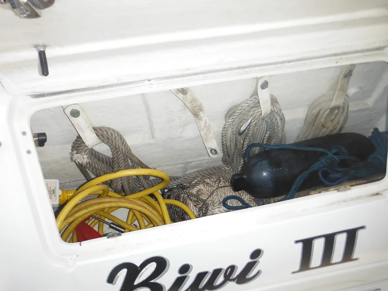 Slide: The Image of Storage compartment on 2002 Sea Ray 260 Sundancer with ropes and equipment. - 18