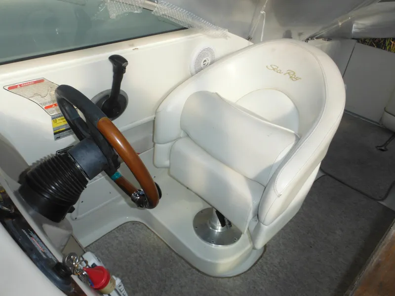 Slide: The Image of Sea Ray Sundancer 260 2002 - 59