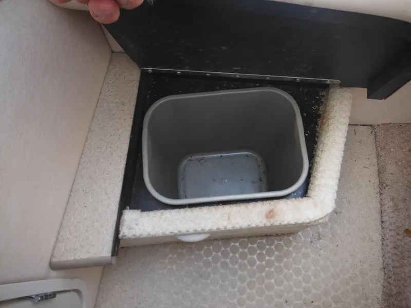 Slide: The Image of Sea Ray Sundancer 260 2002 - 75