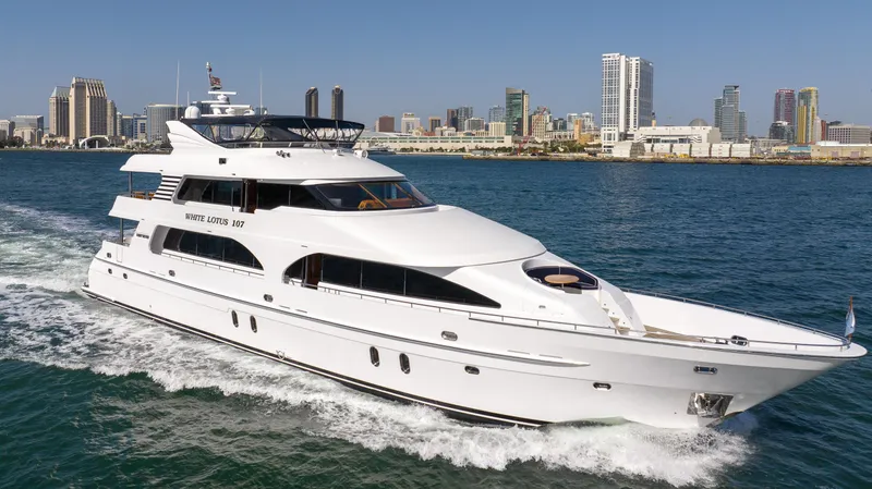 The Image of Luxurious 2011 President Sterling yacht cruising near city skyline. - 0