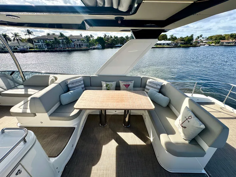 Slide: The Image of Absolute NAVETTA 52 2021 - 135