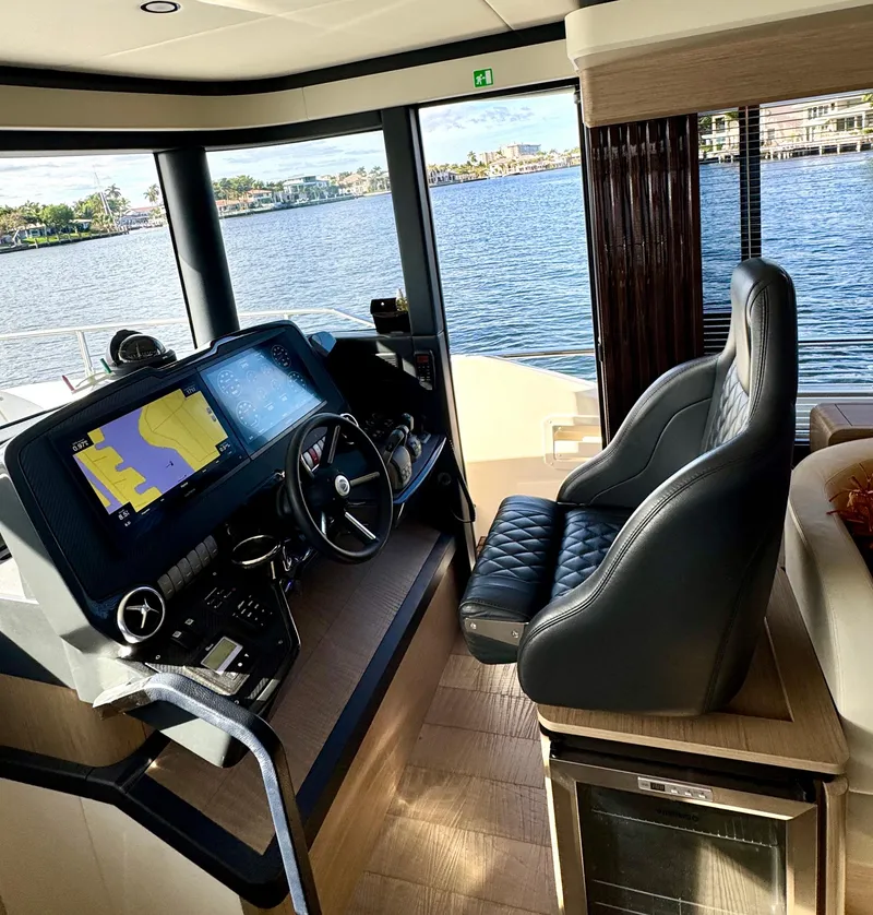Slide: The Image of Absolute NAVETTA 52 2021 - 88