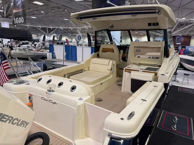 Slide: The Image of Chris-Craft Calypso 32 2025 - 5
