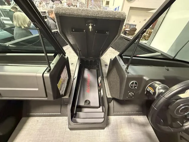 Slide: The Image of Alumacraft Trophy 175X Sport 2025 - 13