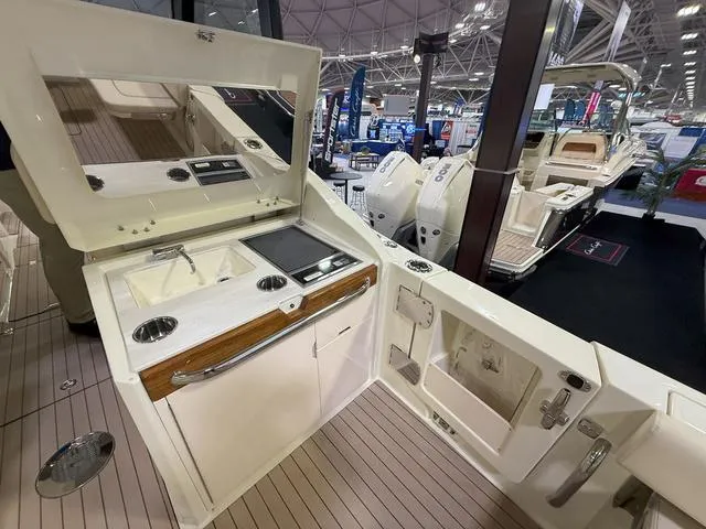 Slide: The Image of Chris-Craft Calypso 32 2025 - 9