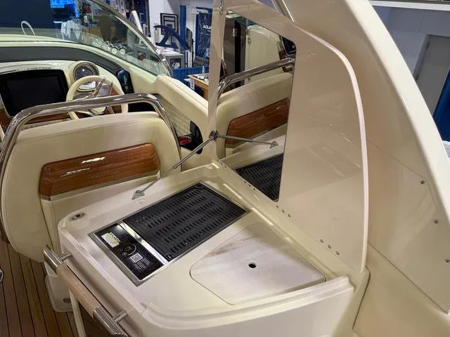 Slide: The Image of Chris-Craft Launch 31 GT 2025 - 12