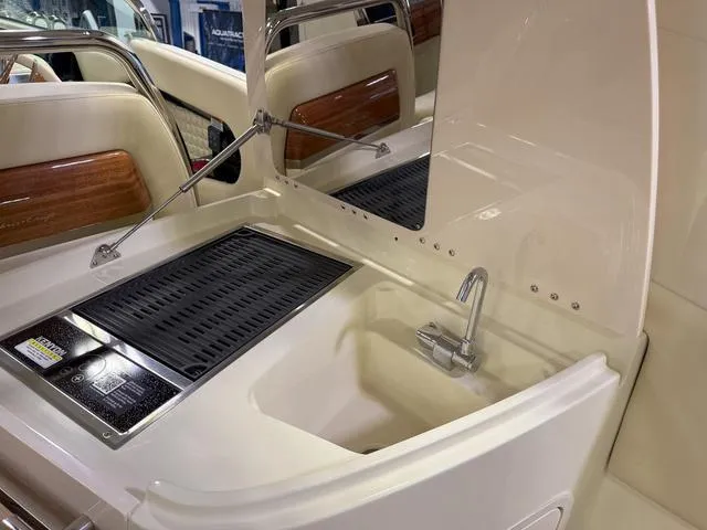 Slide: The Image of Chris-Craft Launch 31 GT 2025 - 13