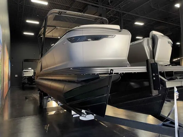 Slide: The Image of 2024 Manitou EXPLORE 24 MAX SGP dual engine pontoon boat in showroom. - 9