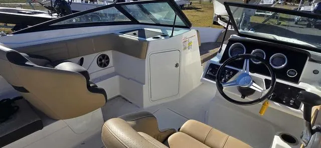 Slide: The Image of Sea Ray 21SPX-OB Bimini 2019 - 10