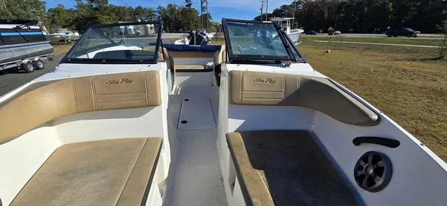 Slide: The Image of Sea Ray 21SPX-OB Bimini 2019 - 32