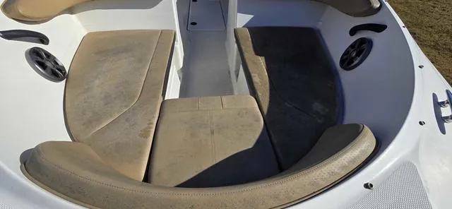 Slide: The Image of Sea Ray 21SPX-OB Bimini 2019 - 4