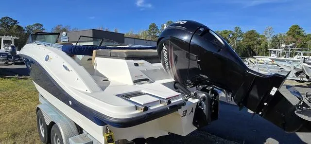 Slide: The Image of Sea Ray 21SPX-OB Bimini 2019 - 44