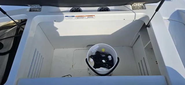 Slide: The Image of Sea Ray 21SPX-OB Bimini 2019 - 62