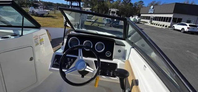 Slide: The Image of Sea Ray 21SPX-OB Bimini 2019 - 67