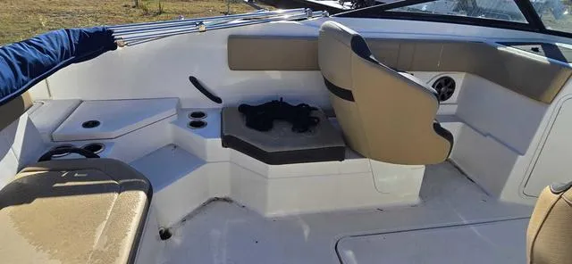 Slide: The Image of Sea Ray 21SPX-OB Bimini 2019 - 68