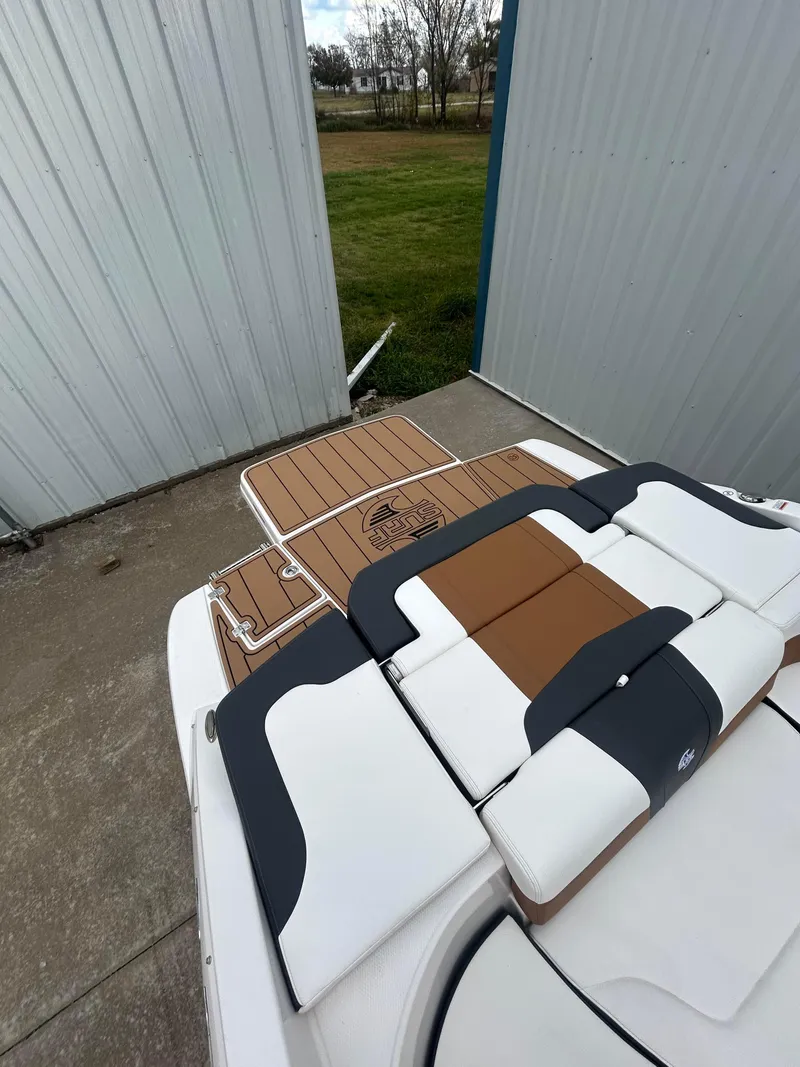 Slide: The Image of Chaparral 23 Surf 2025 - 4