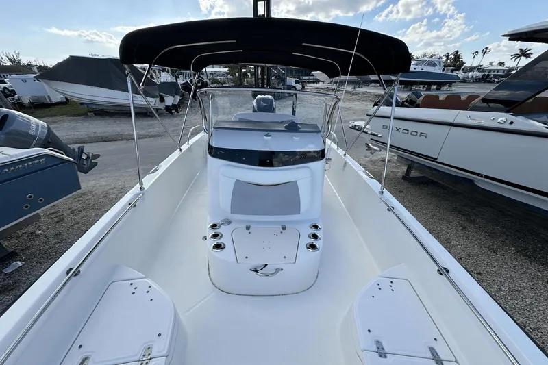 Slide: The Image of Boston Whaler 240 Dauntless 2014 - 22