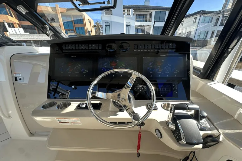 Slide: The Image of Boston Whaler 380 Realm 2023 - 16