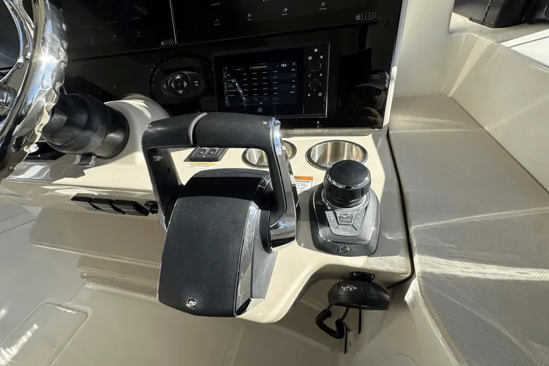 Slide: The Image of Boston Whaler 380 Realm 2023 - 17